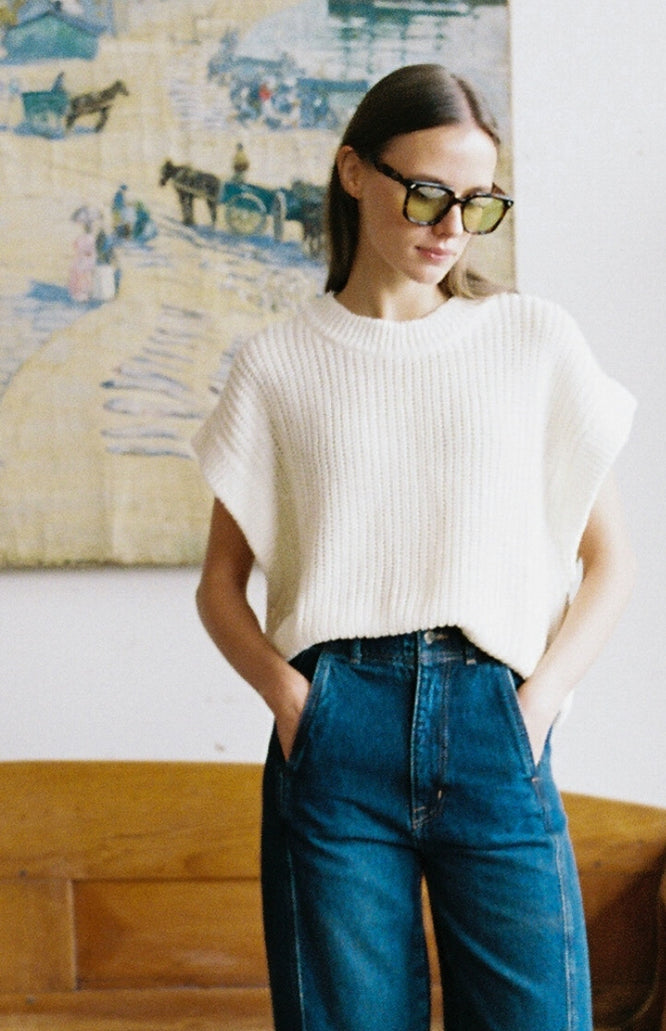 SWEATERS & KNITS
